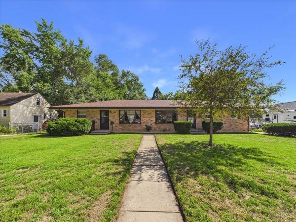 409-411 Glendale Road, LOVES PARK, IL 61111