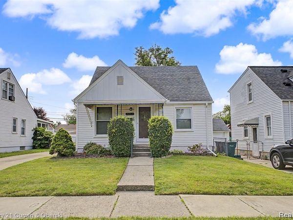 2732 Queen Street , Dearborn, Mi 48124
