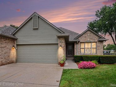 4469 Firethorn Court, Unit 16, Warren, Mi 48092