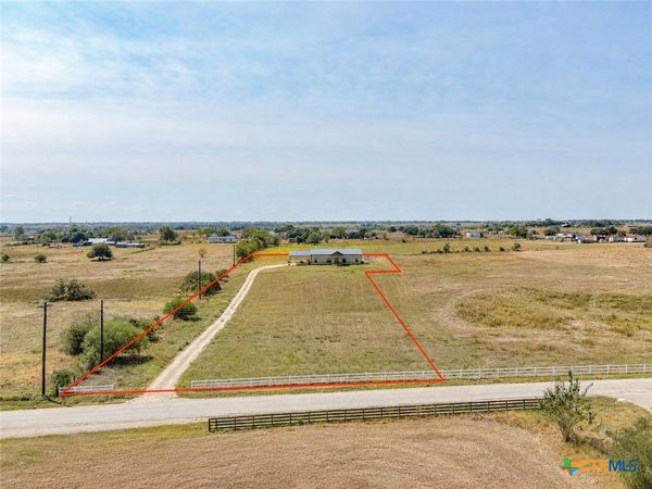 487 County Road 301 , Shiner, TX 77984