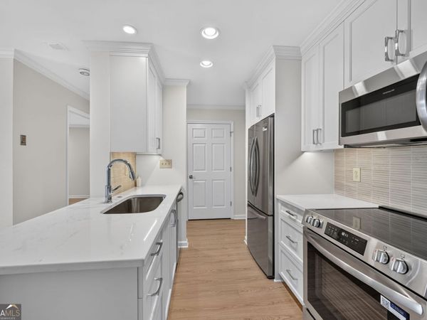 300 Johnson Ferry Rd, Road NE, Unit B-603, Sandy Springs, GA 30328