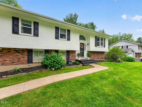 35 Acorn Avenue, Clifton Park, NY 12065