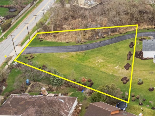 1860 W Wiesbrook Road , Wheaton, IL 60189