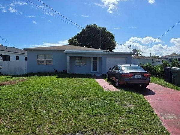 12140 SW 218th St , Miami, FL 33170