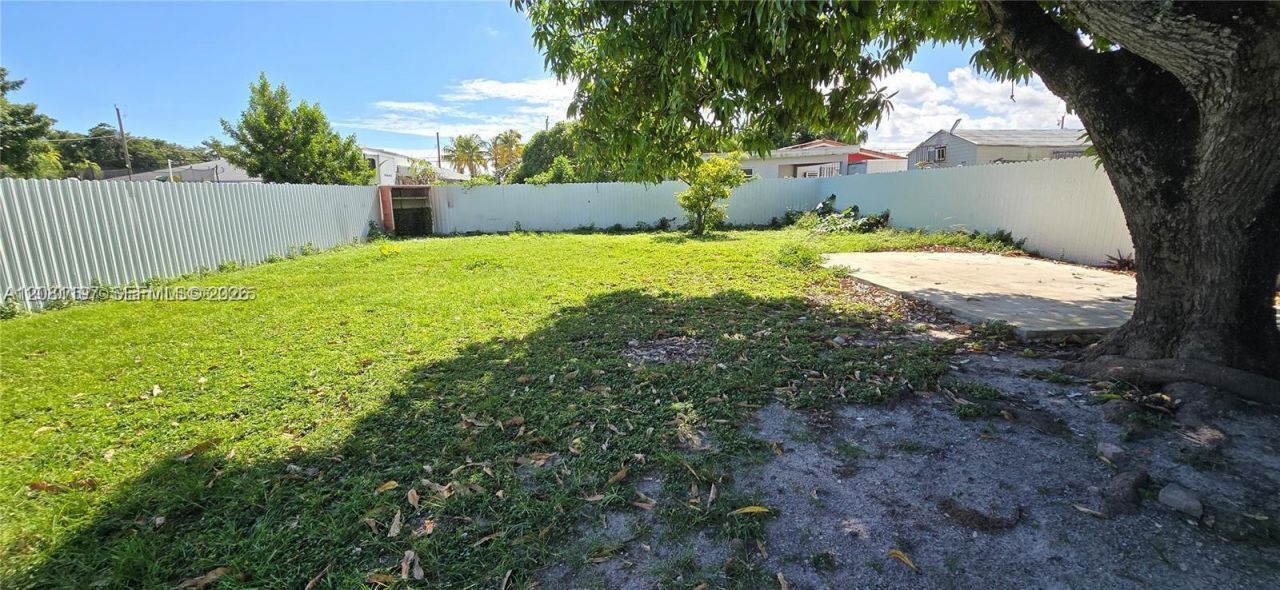 12140 SW 218th St , Miami, FL 33170 Photo