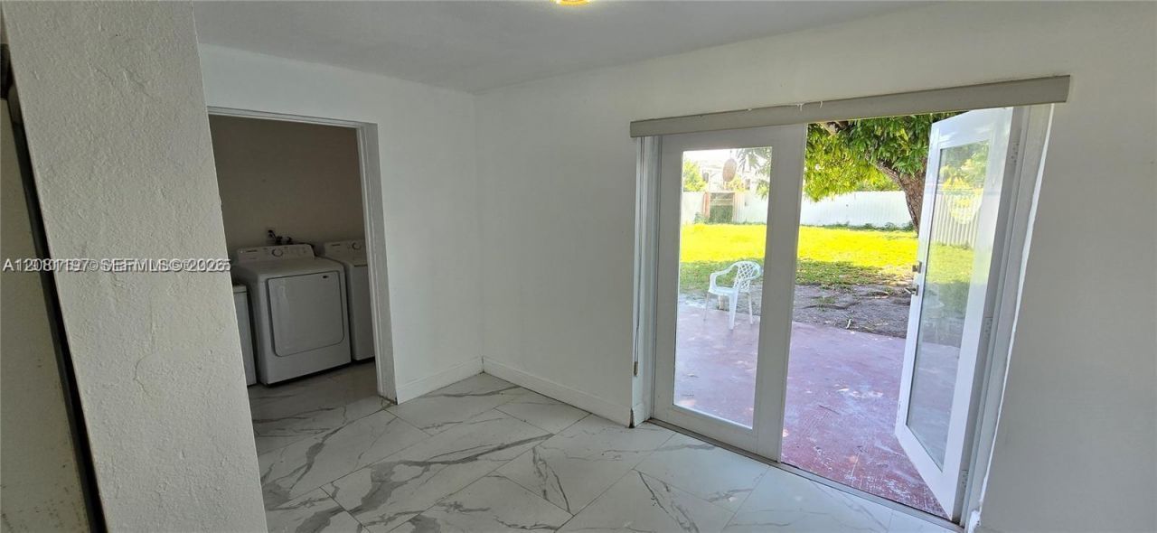 12140 SW 218th St , Miami, FL 33170 Photo