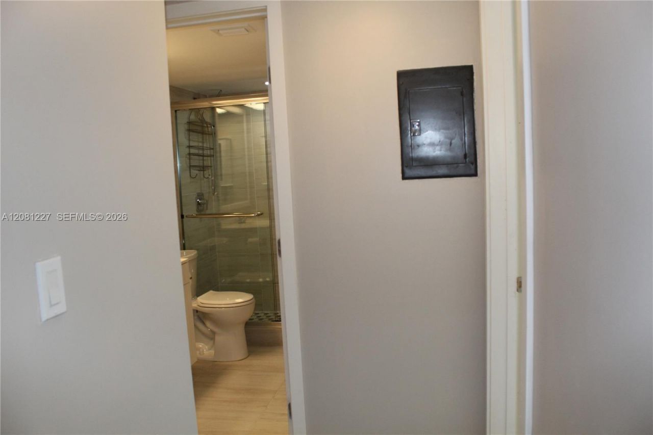 6780 W 2nd Ct , Unit 401, Hialeah, FL 33012 Photo