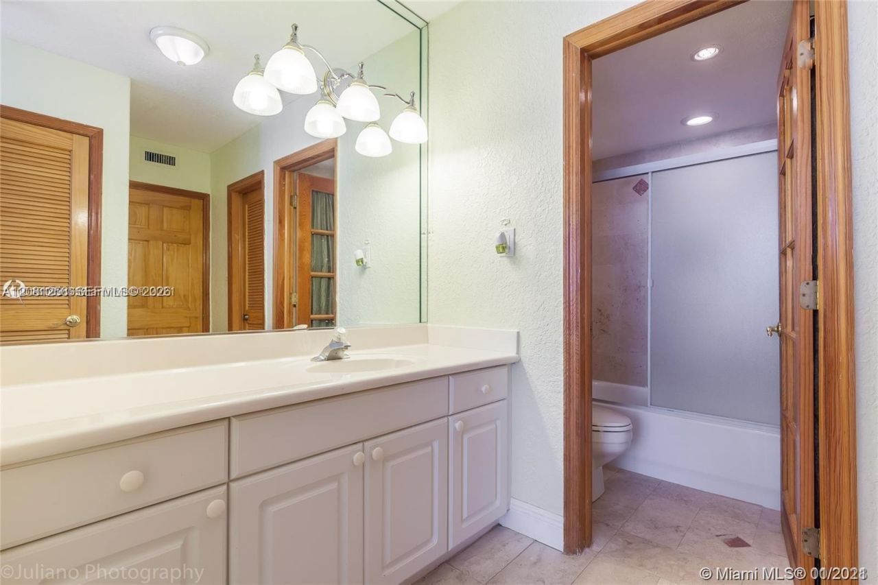 9225 Collins Ave , Unit 1006, Surfside, FL 33154 Photo