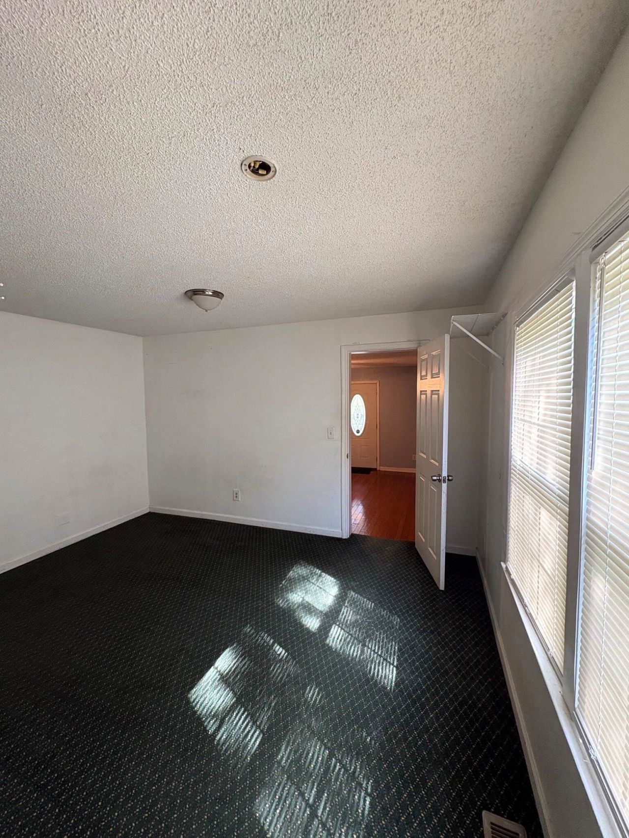 305 Chester St.  Photo 32