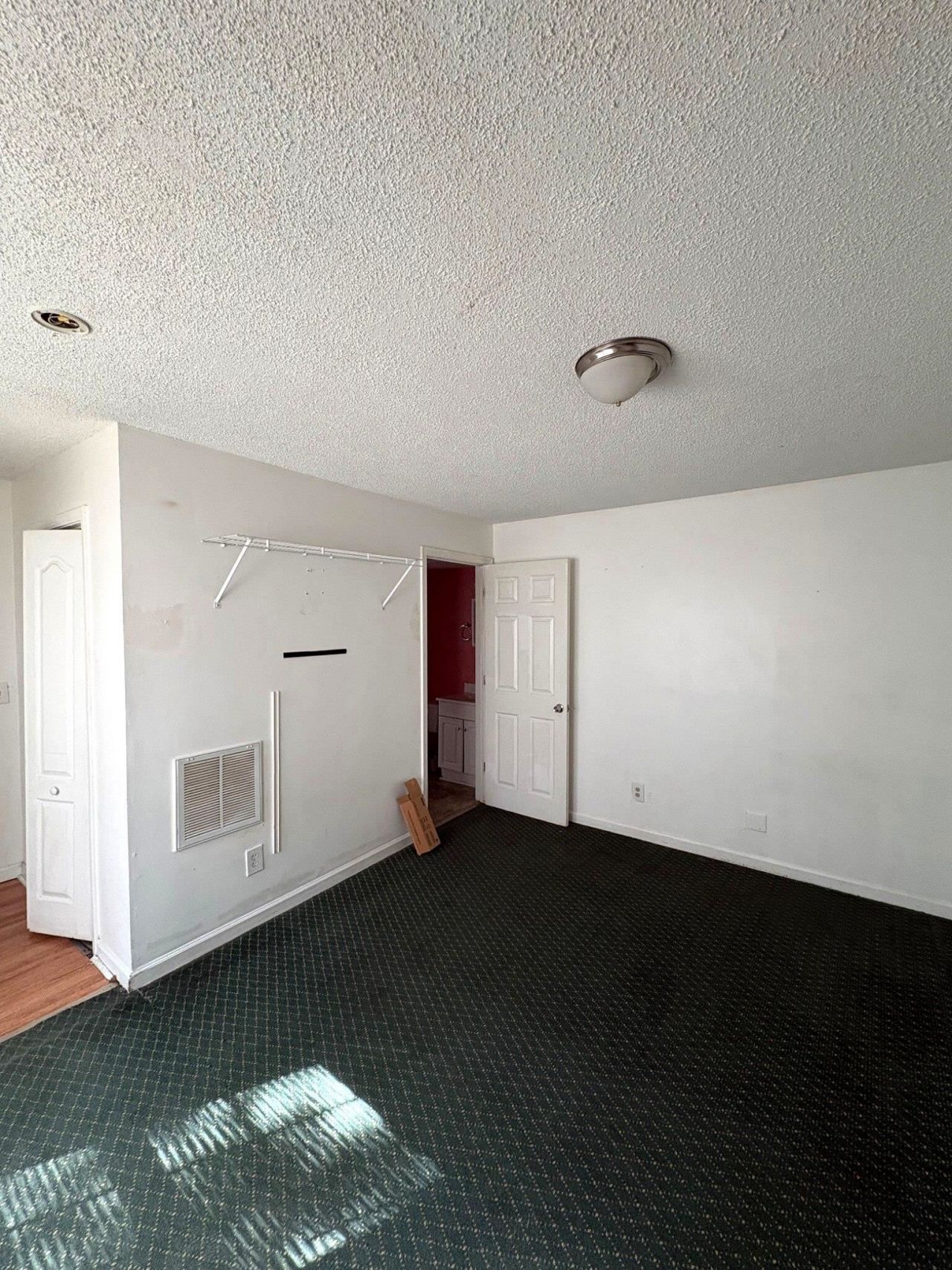 305 Chester St.  Photo 33