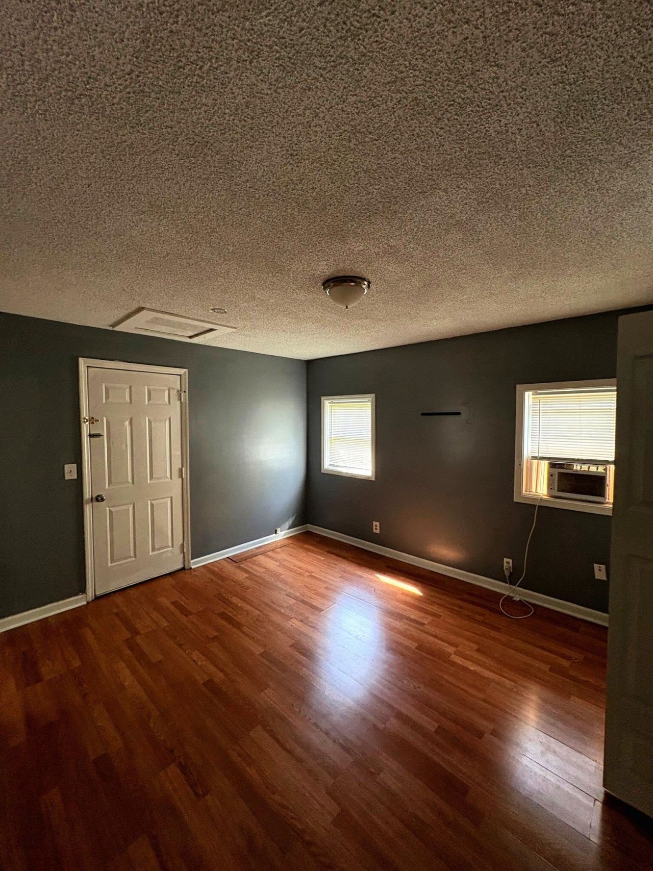 305 Chester St.  Photo 34