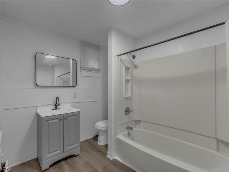 712 Roselle Avenue, Unit B/UP, Akron, OH 44307 Photo 16