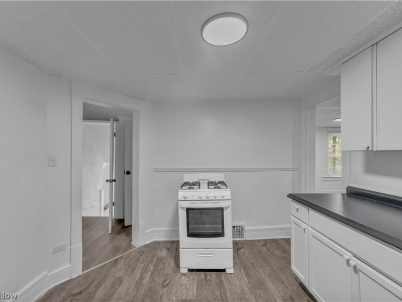 712 Roselle Avenue, Unit B/UP, Akron, OH 44307 Photo 6