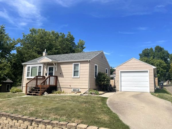 908 E Erskine Street, Pierre, SD 57501