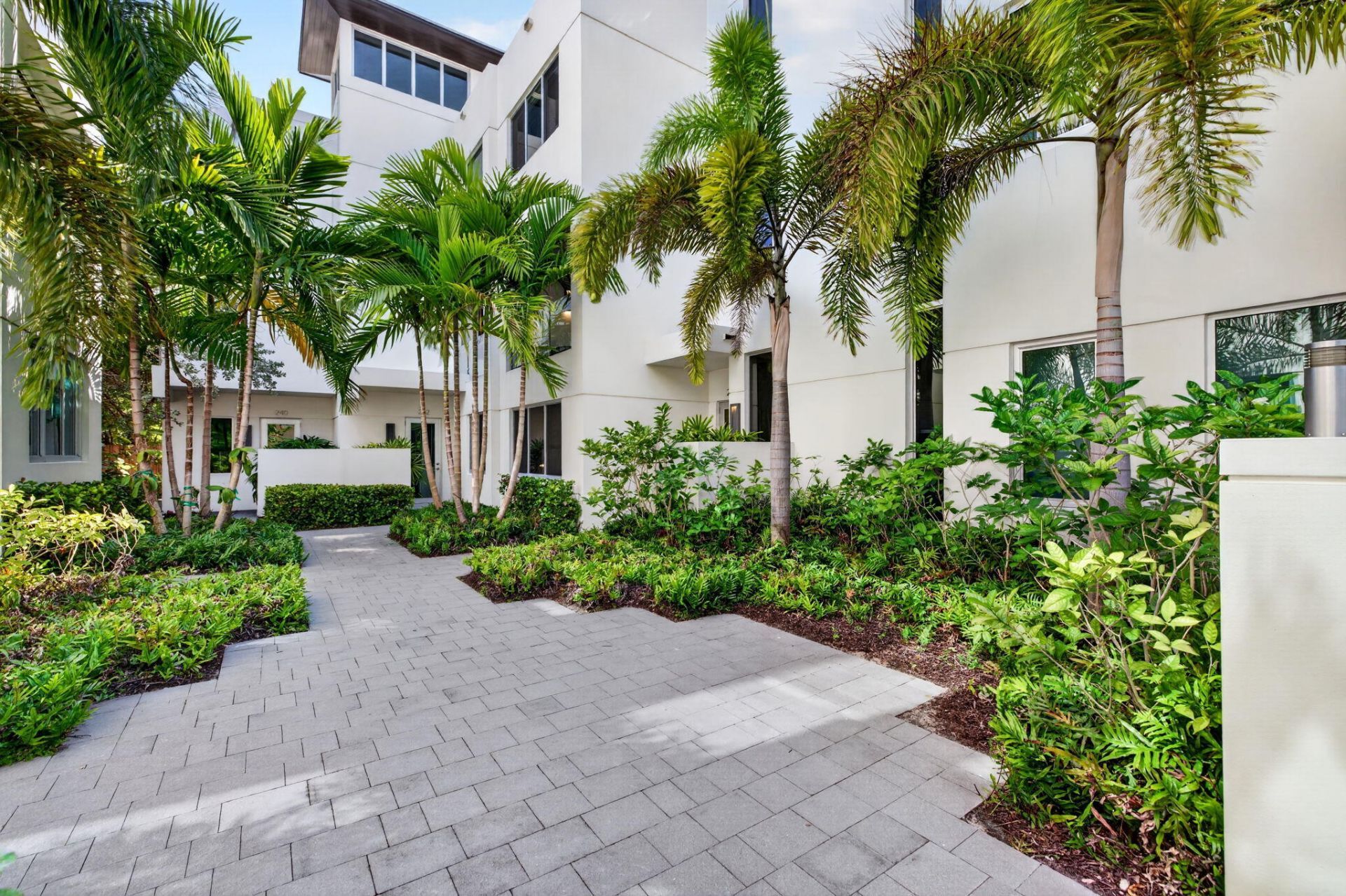244 Garden Court, Lauderdale by the Sea, FL 33308 Photo