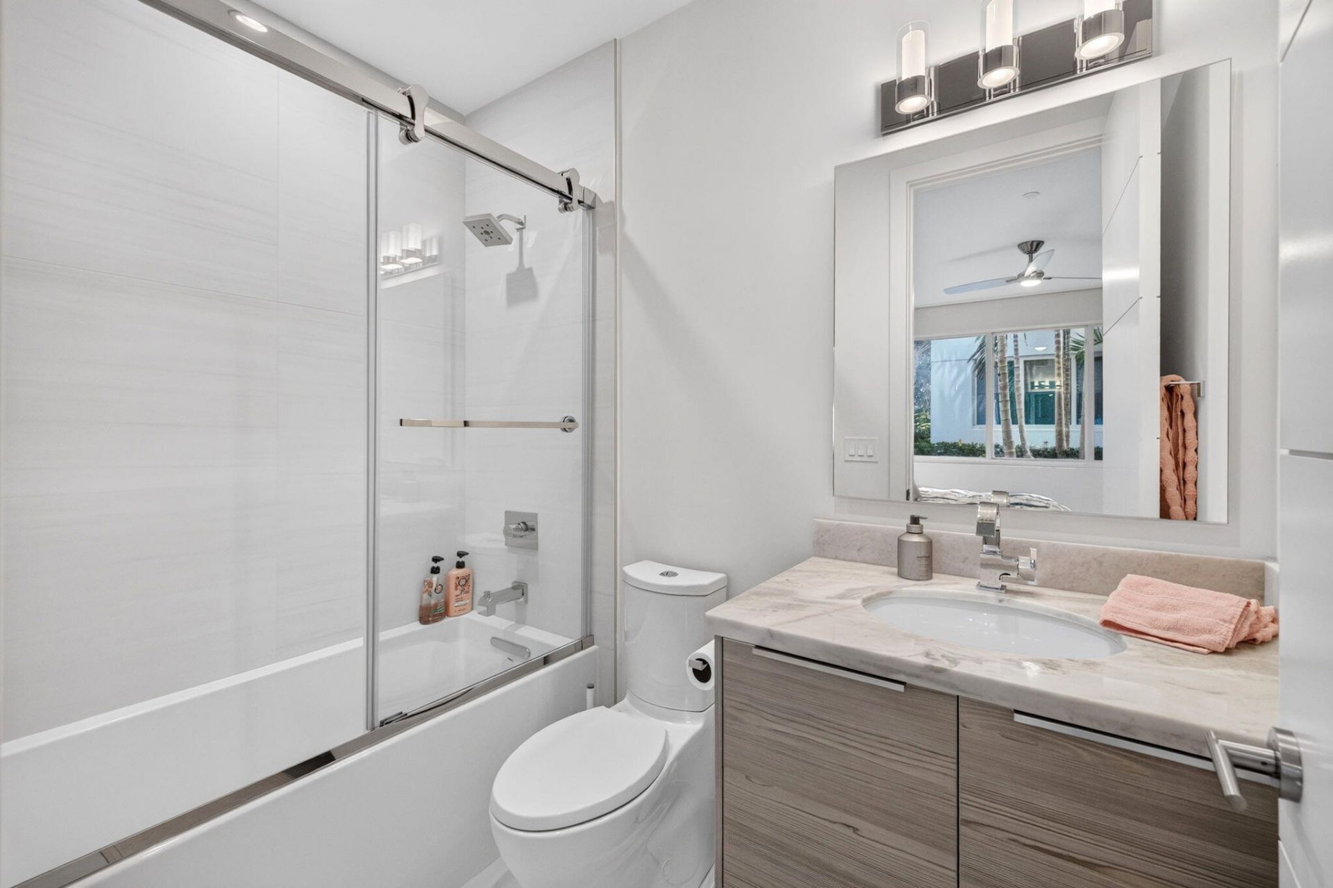 244 Garden Court, Lauderdale by the Sea, FL 33308 Photo