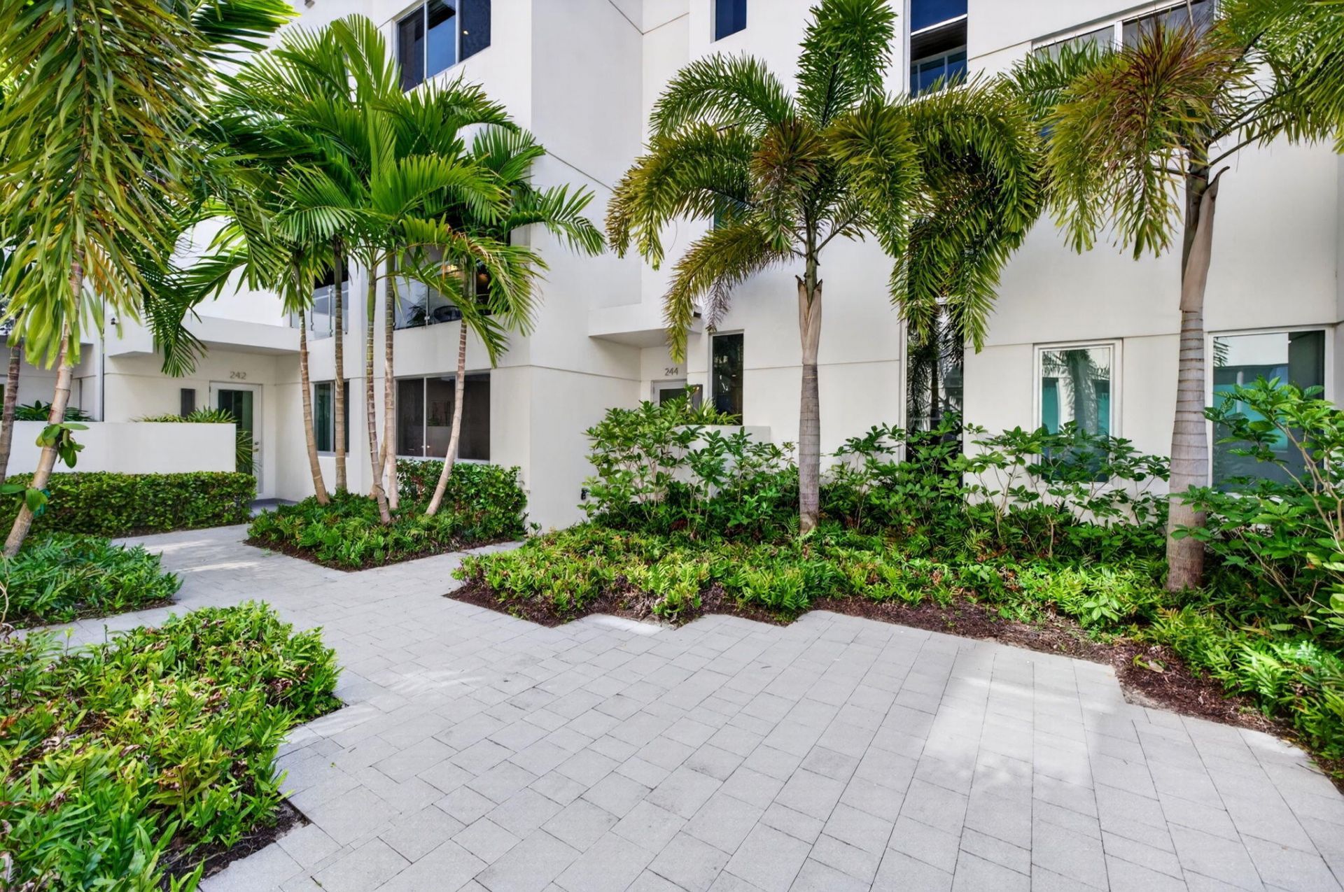 244 Garden Court, Lauderdale by the Sea, FL 33308 Photo