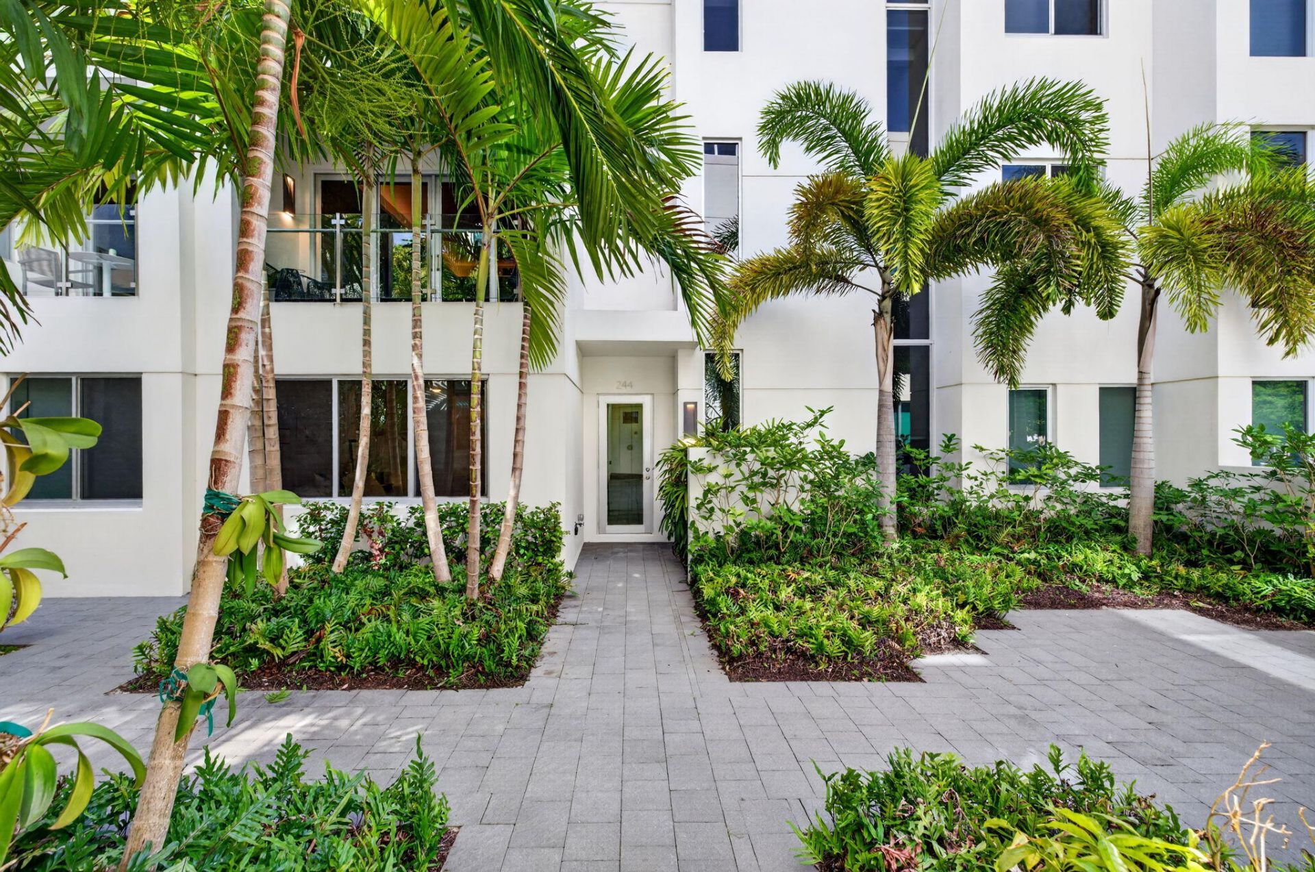 244 Garden Court, Lauderdale by the Sea, FL 33308 Photo