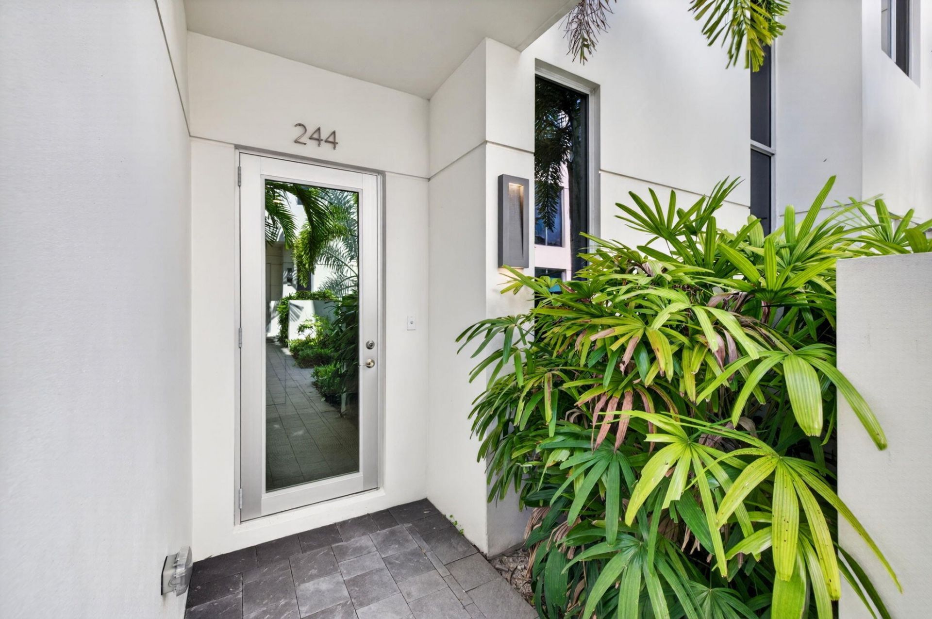 244 Garden Court, Lauderdale by the Sea, FL 33308 Photo