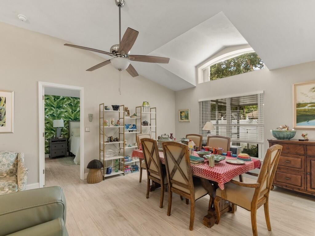 1007 E 13th Square, Vero Beach, FL 32960 Photo