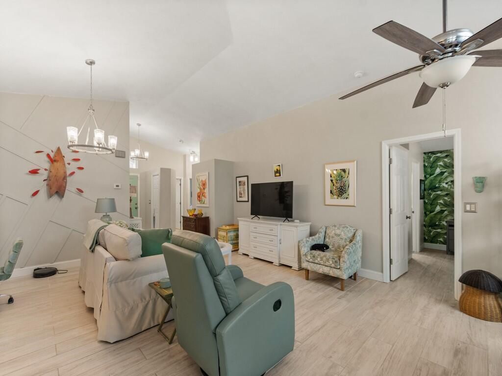 1007 E 13th Square, Vero Beach, FL 32960 Photo