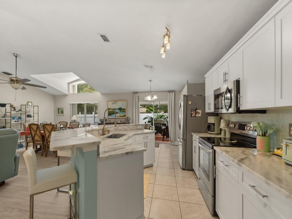 1007 E 13th Square, Vero Beach, FL 32960 Photo
