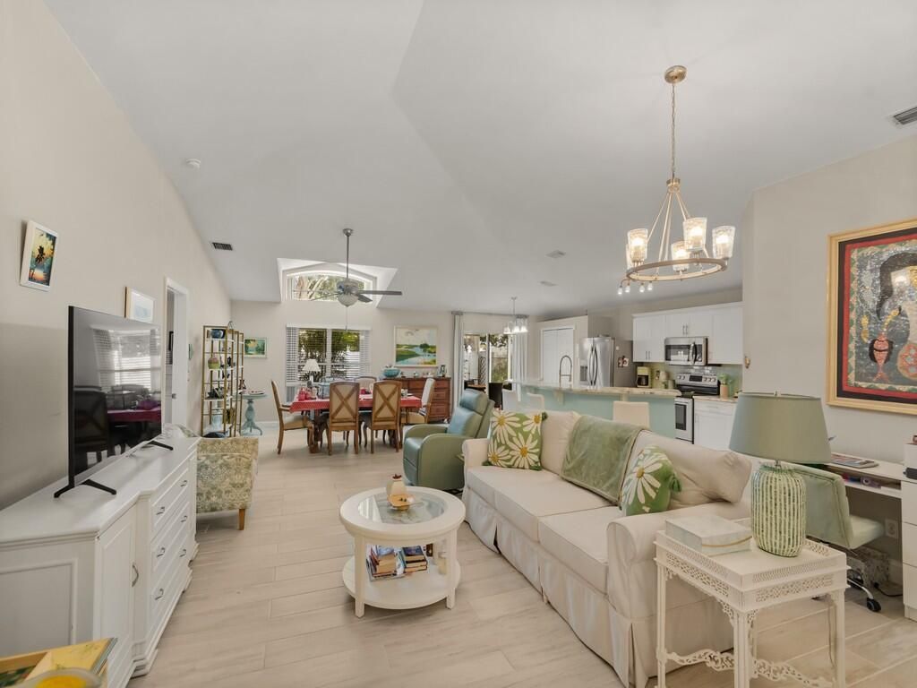 1007 E 13th Square, Vero Beach, FL 32960 Photo