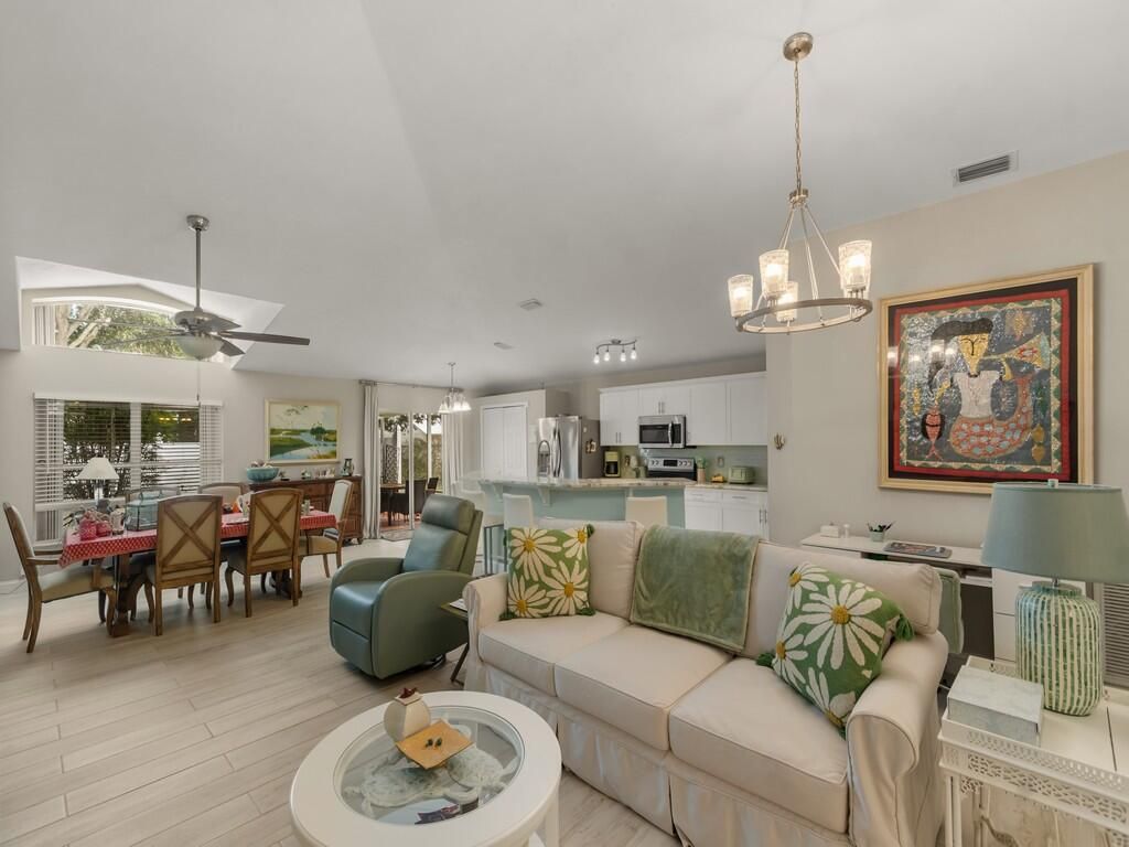 1007 E 13th Square, Vero Beach, FL 32960 Photo