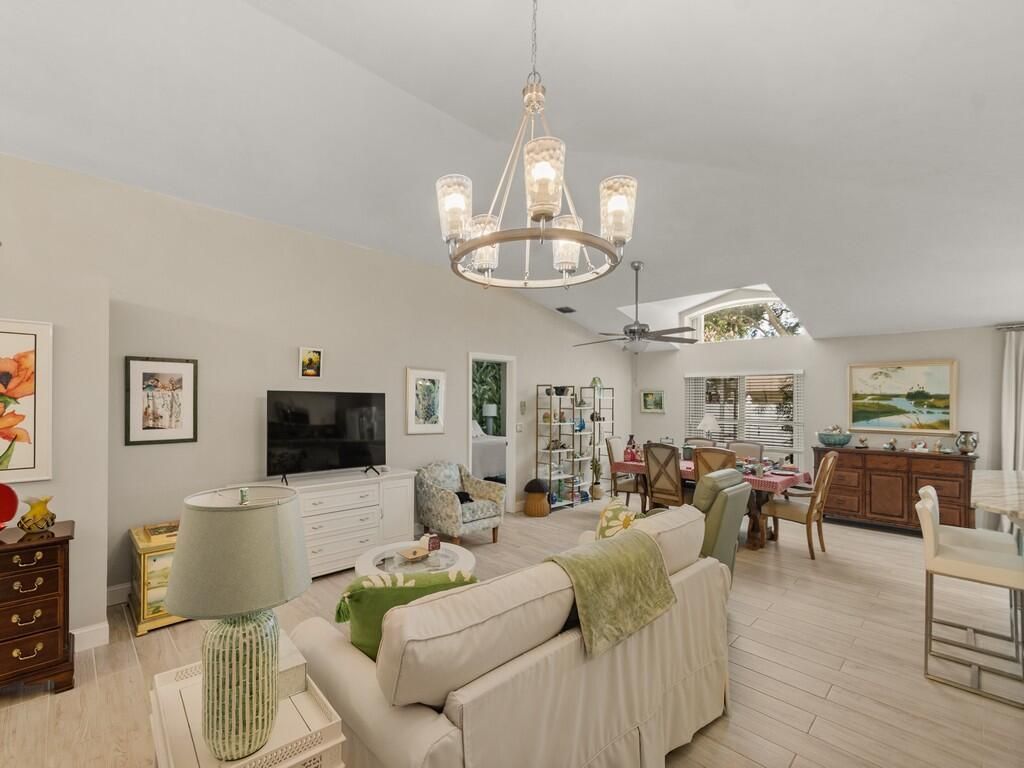 1007 E 13th Square, Vero Beach, FL 32960 Photo