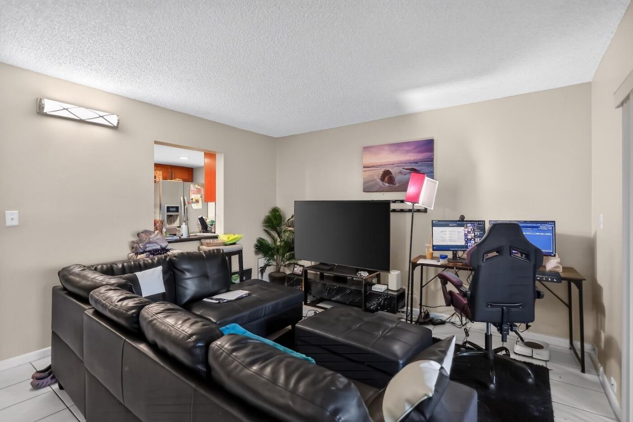 3254 N Pine Island Road, Sunrise, FL 33351 Photo