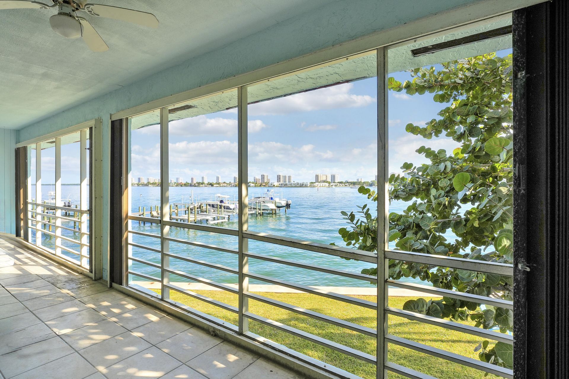 360 Wilma Circle, Riviera Beach, FL 00000 Photo