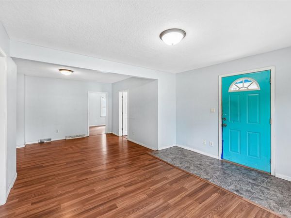1533 E 36th Street , Des Moines, IA 50317