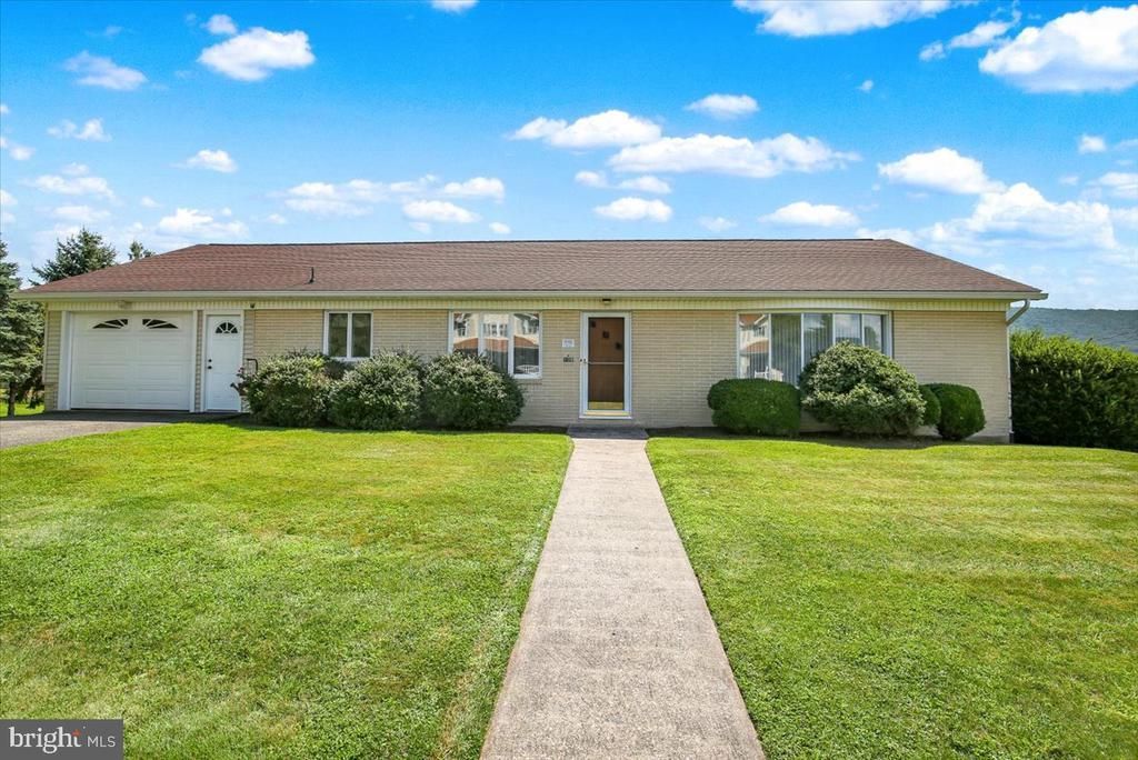109 W MAPLE STREET, VALLEY VIEW, PA 17983