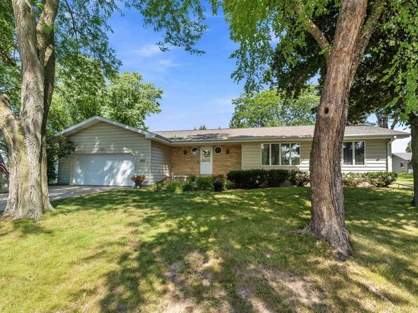 425 COLLEGE COURT, Beaver Dam, WI 53916