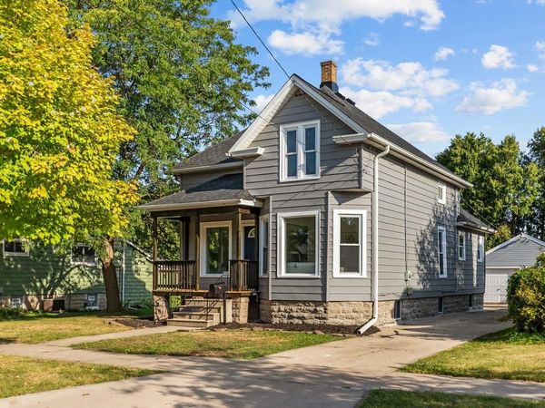 1532 W BENT AVENUE, Oshkosh, WI 54901