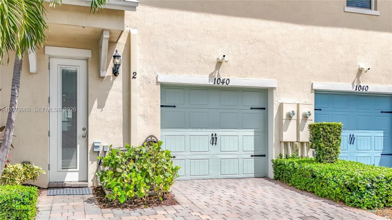 1040 Eucalyptus Dr, Unit 2, Hollywood, FL 33021 Photo