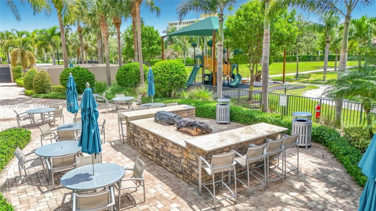 1040 Eucalyptus Dr, Unit 2, Hollywood, FL 33021 Photo