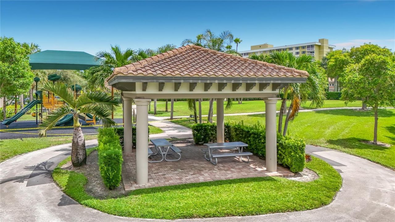 1040 Eucalyptus Dr, Unit 2, Hollywood, FL 33021 Photo