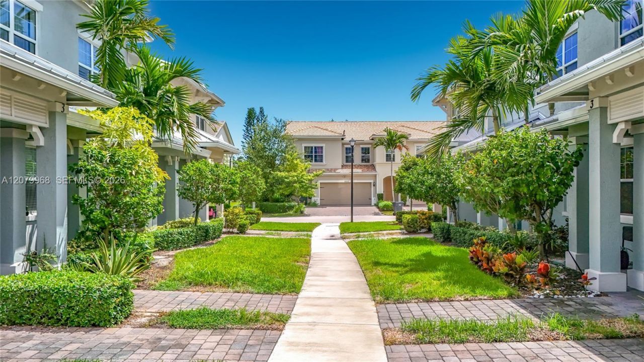 1040 Eucalyptus Dr, Unit 2, Hollywood, FL 33021 Photo