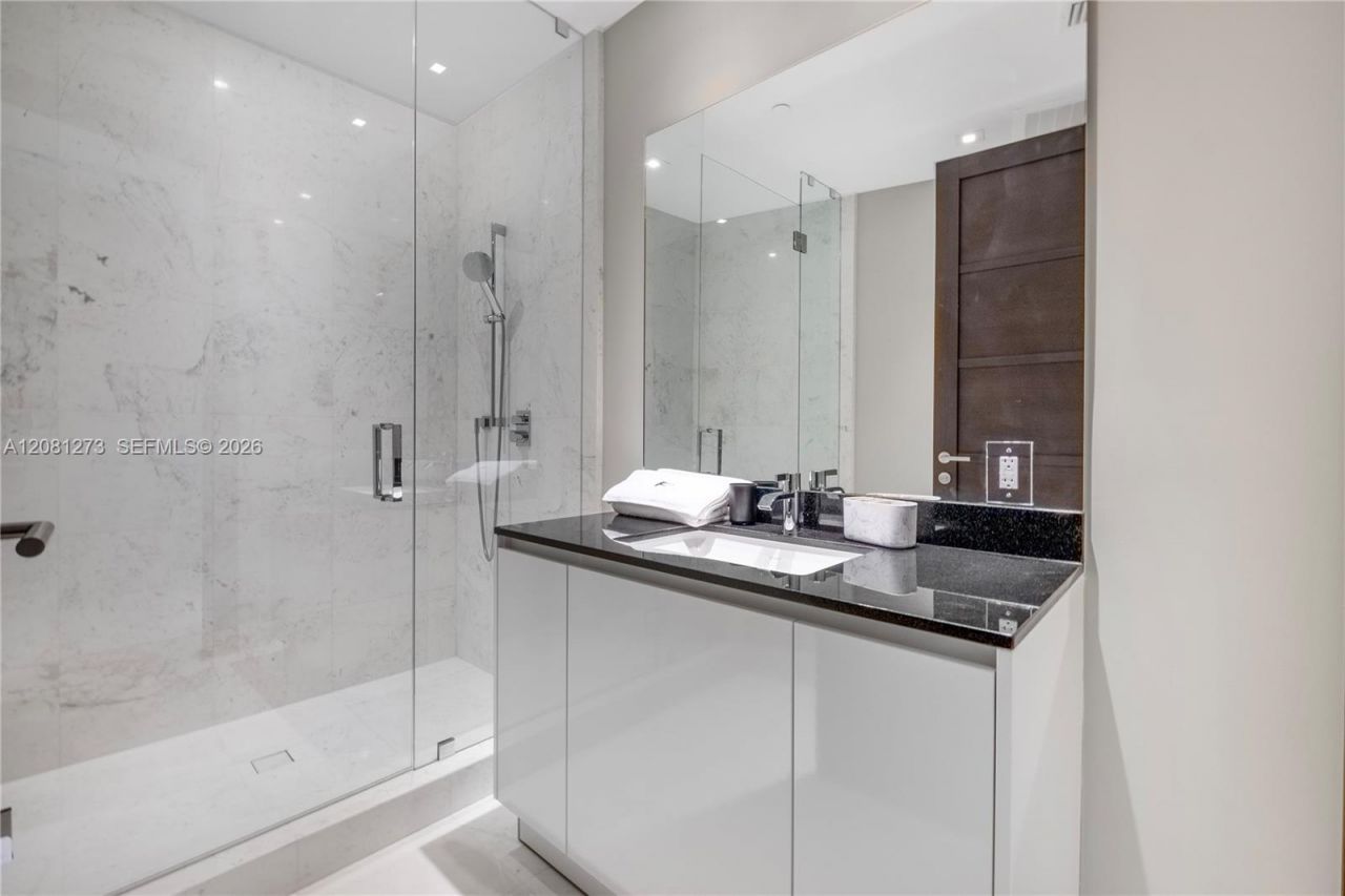 18555 Collins Ave, Unit 1505, Sunny Isles Beach, FL 33160 Photo