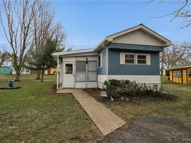 19 Lakewood Village, Medina, NY 14103