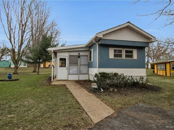 19 Lakewood Village, Medina, NY 14103