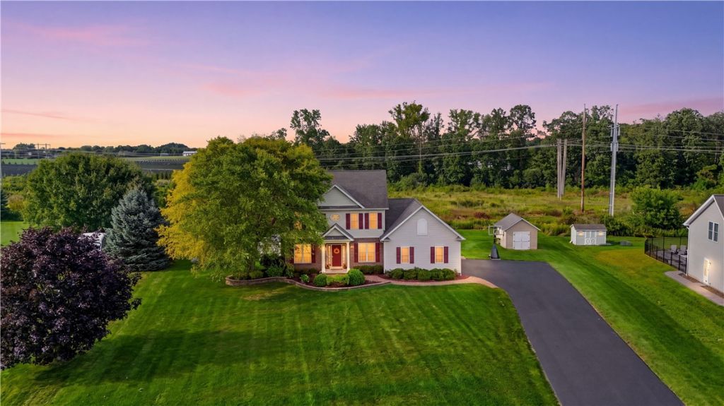 18 King Fisher Drive , Spencerport, NY 14559 Main Photo