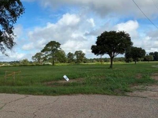 LA TUNG Road , Covington, LA 70435