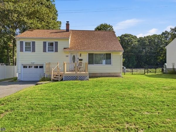 20 Alan Ln, Mine Hill, NJ 07803