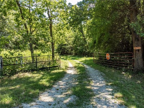 3748 Johnston Lane, Bates City, MO 64011