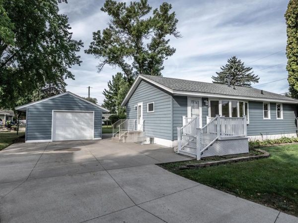 1202 Sunnyside Drive, Farmington, MN 55024