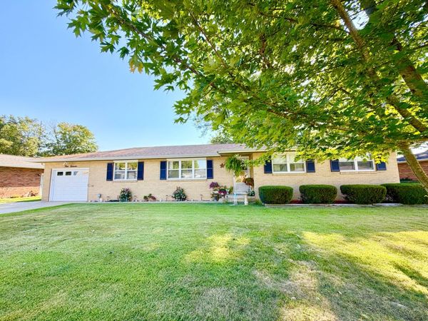 411 SUNSET Drive, Centralia, IL 62801