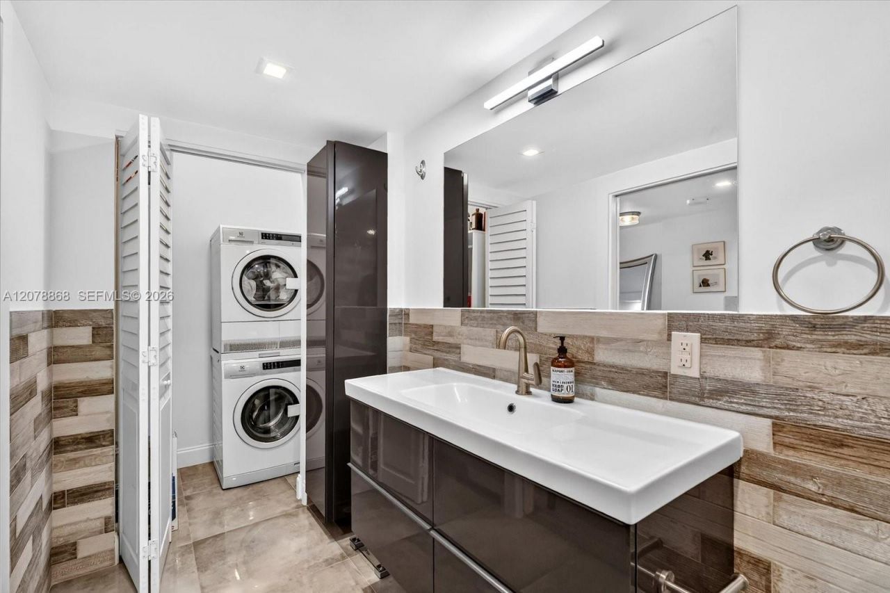 2301 Collins Ave , Unit 714, Miami Beach, FL 33139 Photo