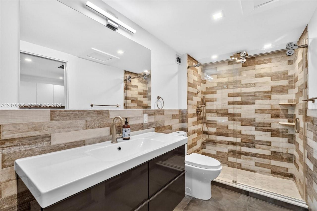 2301 Collins Ave , Unit 714, Miami Beach, FL 33139 Photo